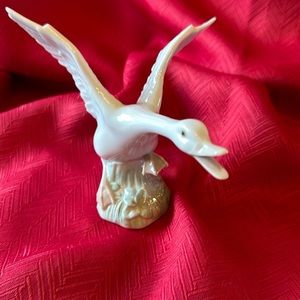 Lladro Attacking Duck